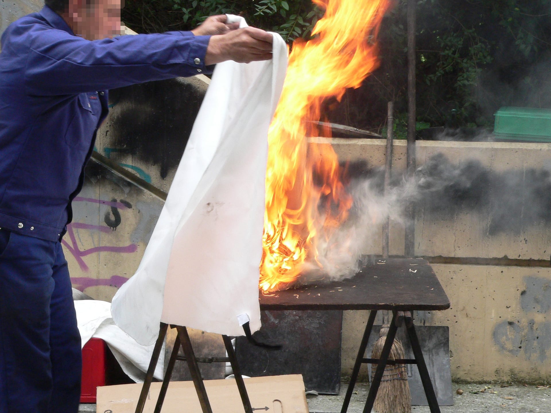 Professional Fire Blanket Supplier | Zhongsheng Fiberglass