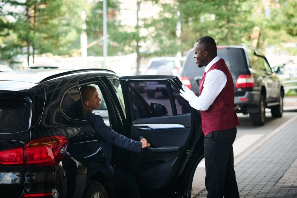 Airport Taxis Weybridge: Executive Taxi to London City Airport