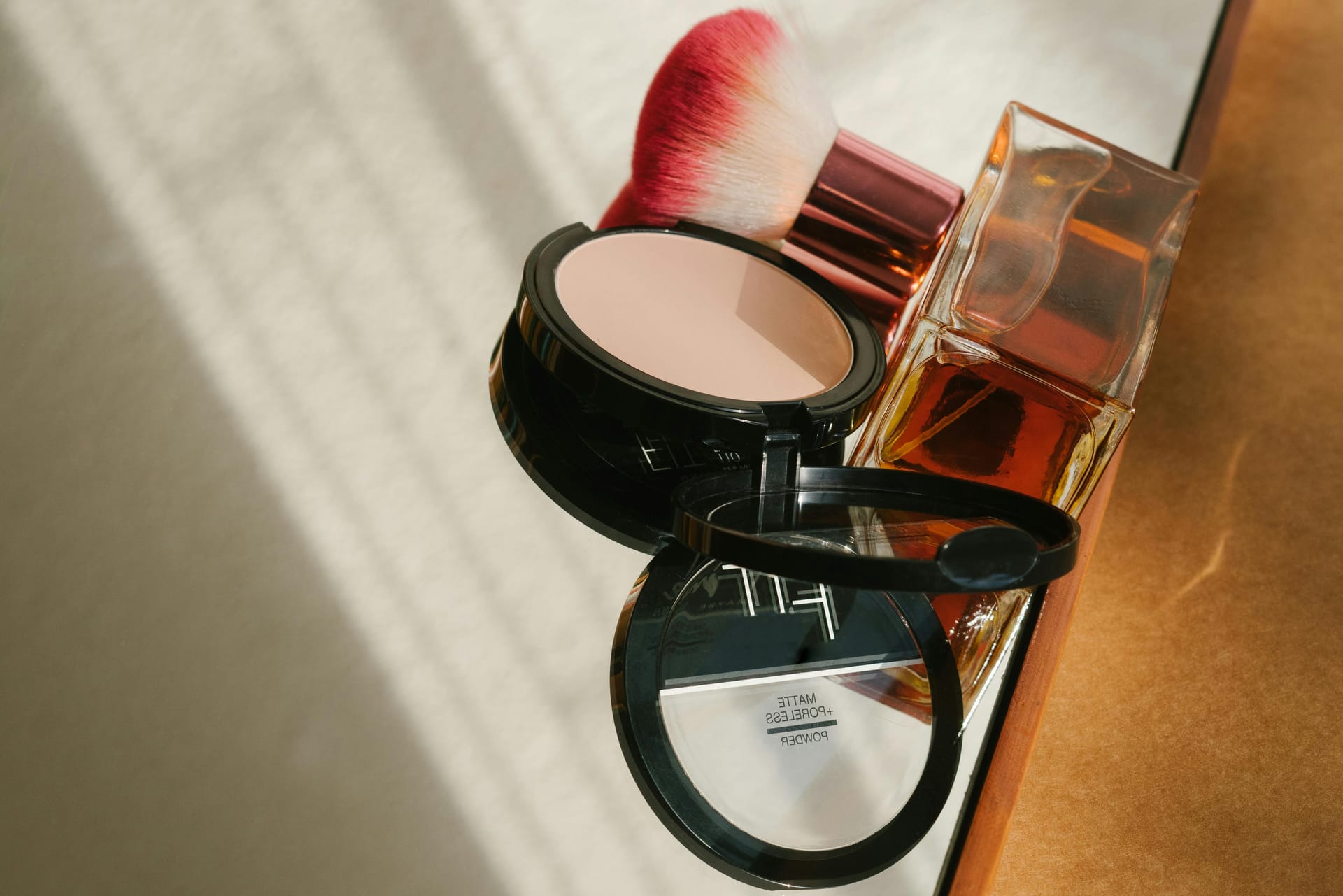 Make Up Hourglass Review: Expert Recommendations and Tips
